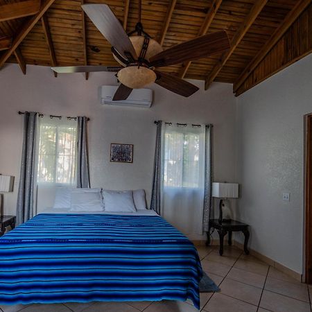 ווסט ביי Seaside Inn Roatan מראה חיצוני תמונה