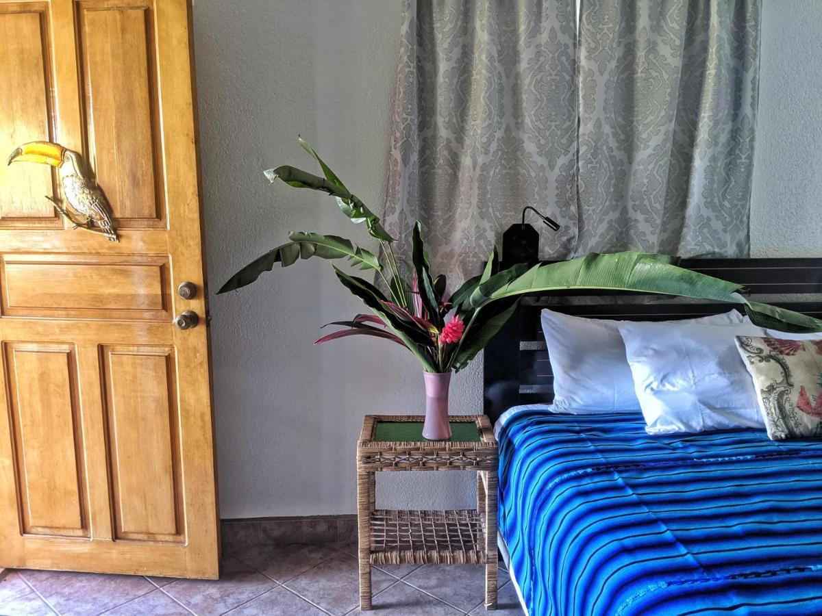 ווסט ביי Seaside Inn Roatan מראה חיצוני תמונה