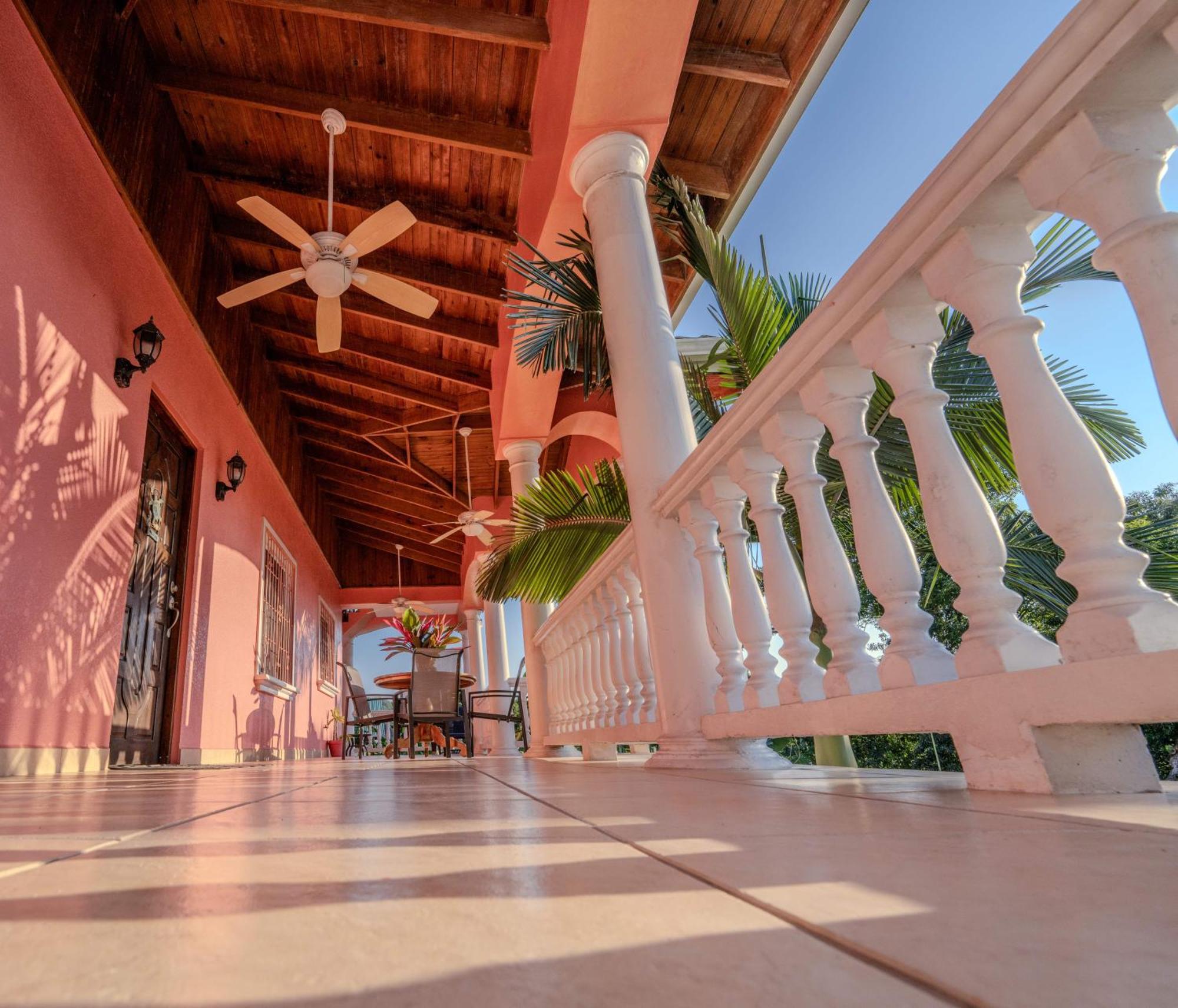 ווסט ביי Seaside Inn Roatan מראה חיצוני תמונה