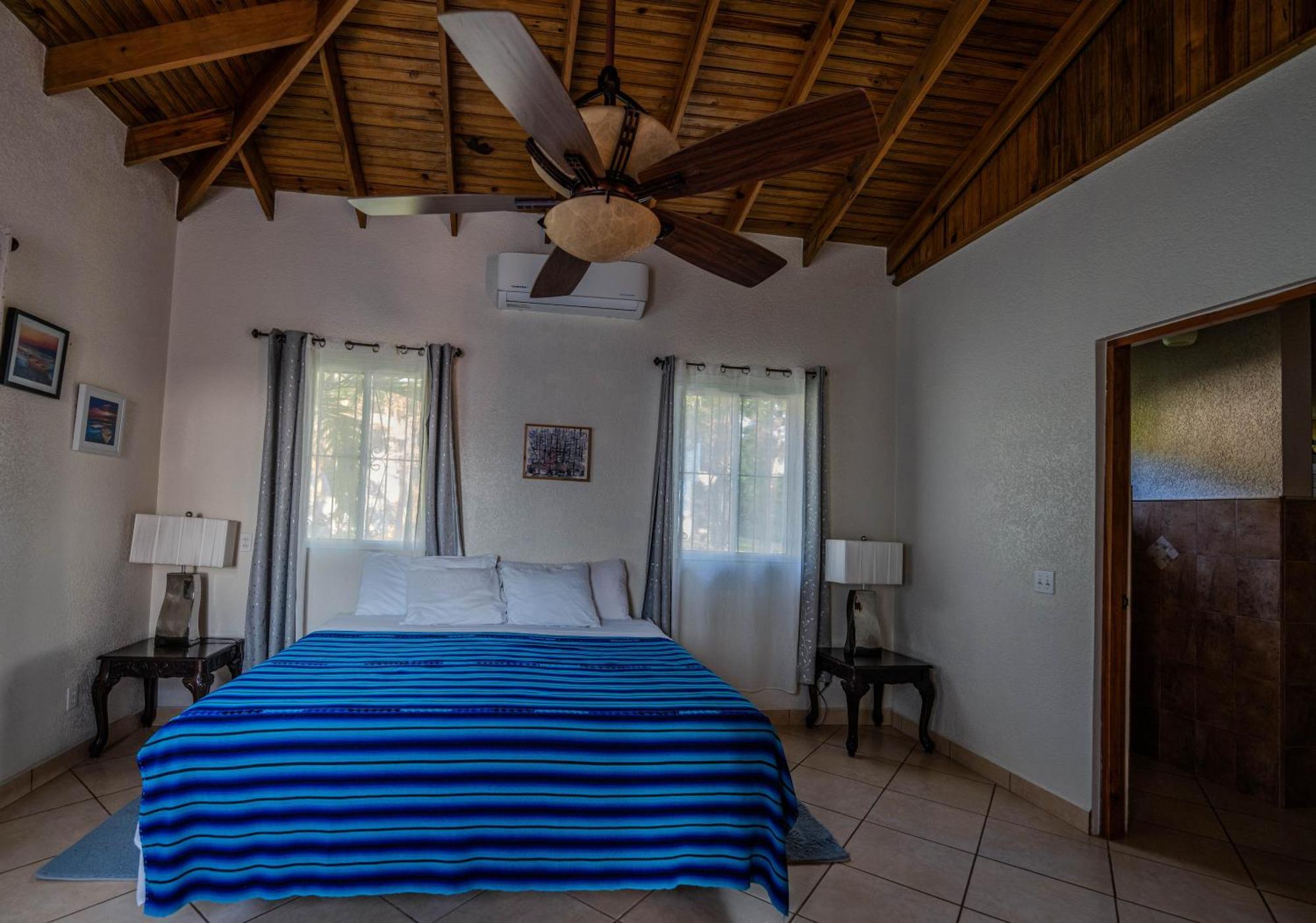 ווסט ביי Seaside Inn Roatan מראה חיצוני תמונה